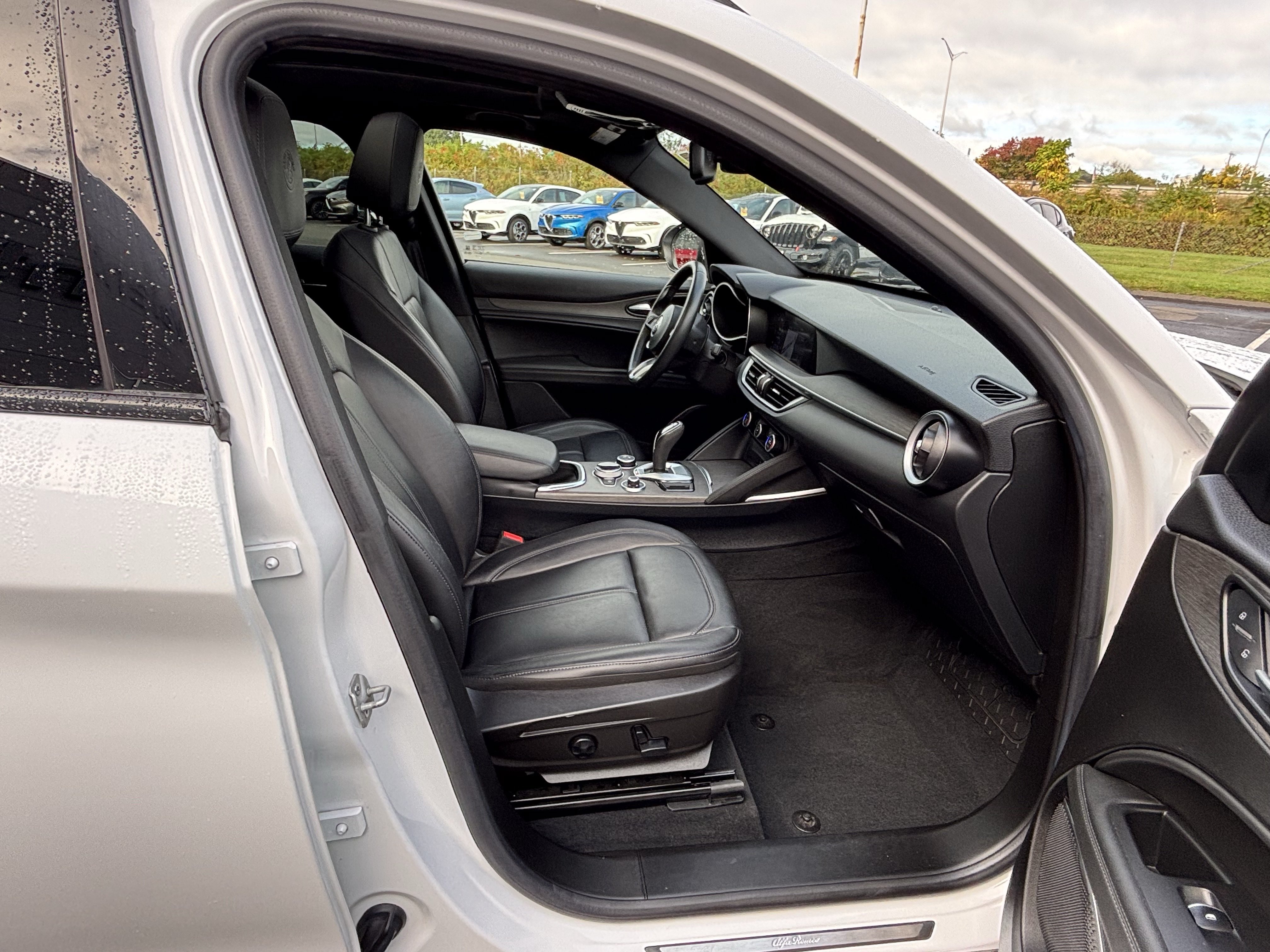 Certified 2023 Alfa Romeo Stelvio Ti AWD/4WD image 34
