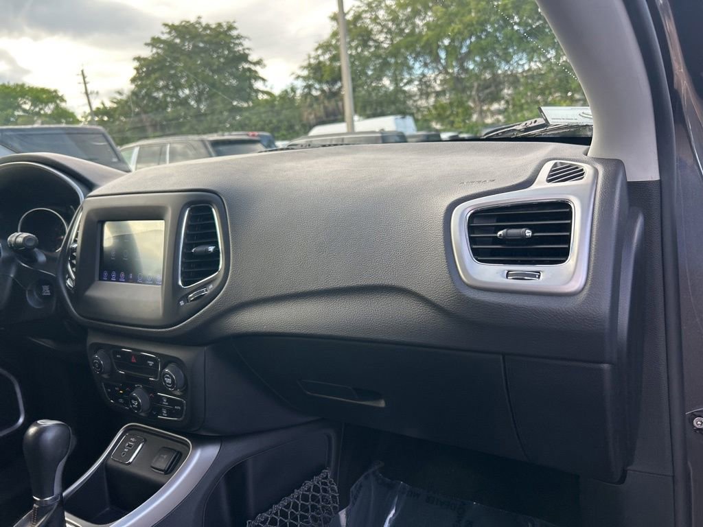 Used 2019 Jeep Compass Latitude FWD image 22