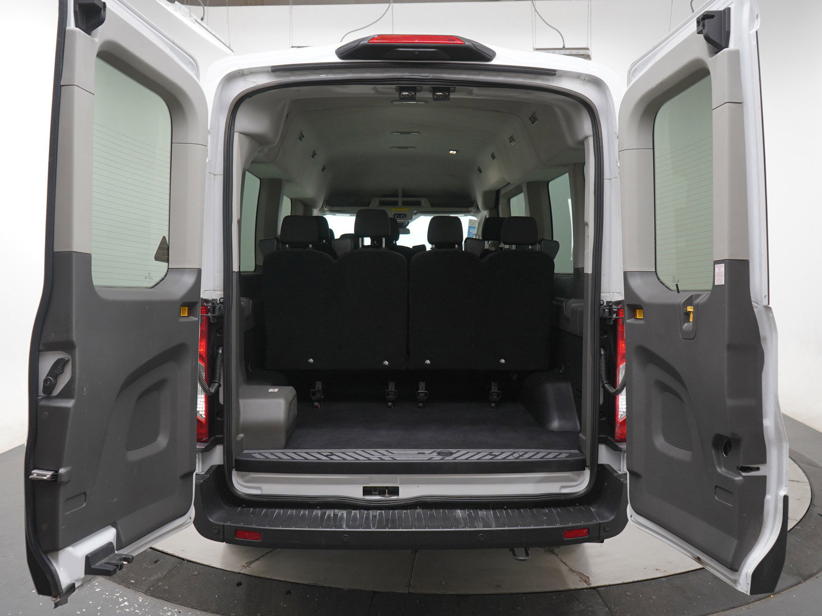 Used 2024 Ford Transit 350 XLT image 9