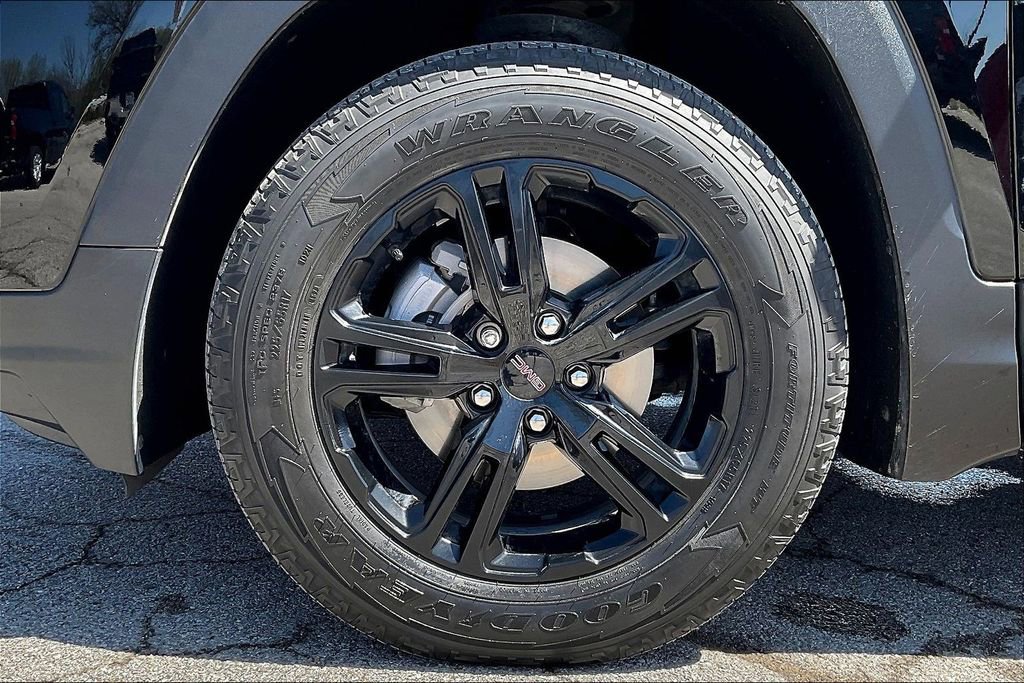 Used 2024 GMC Terrain AT4 w/ Tech Package AWD/4WD image 8