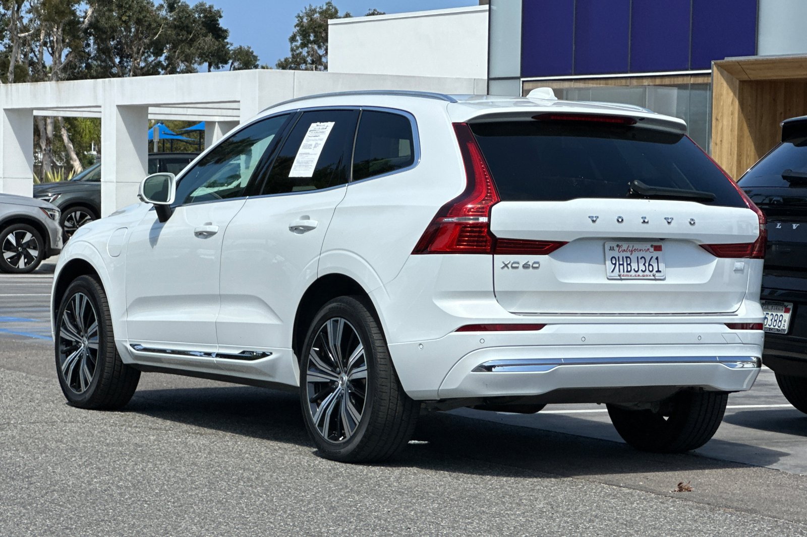 Certified 2023 Volvo XC60 T8 Plus AWD/4WD image 6