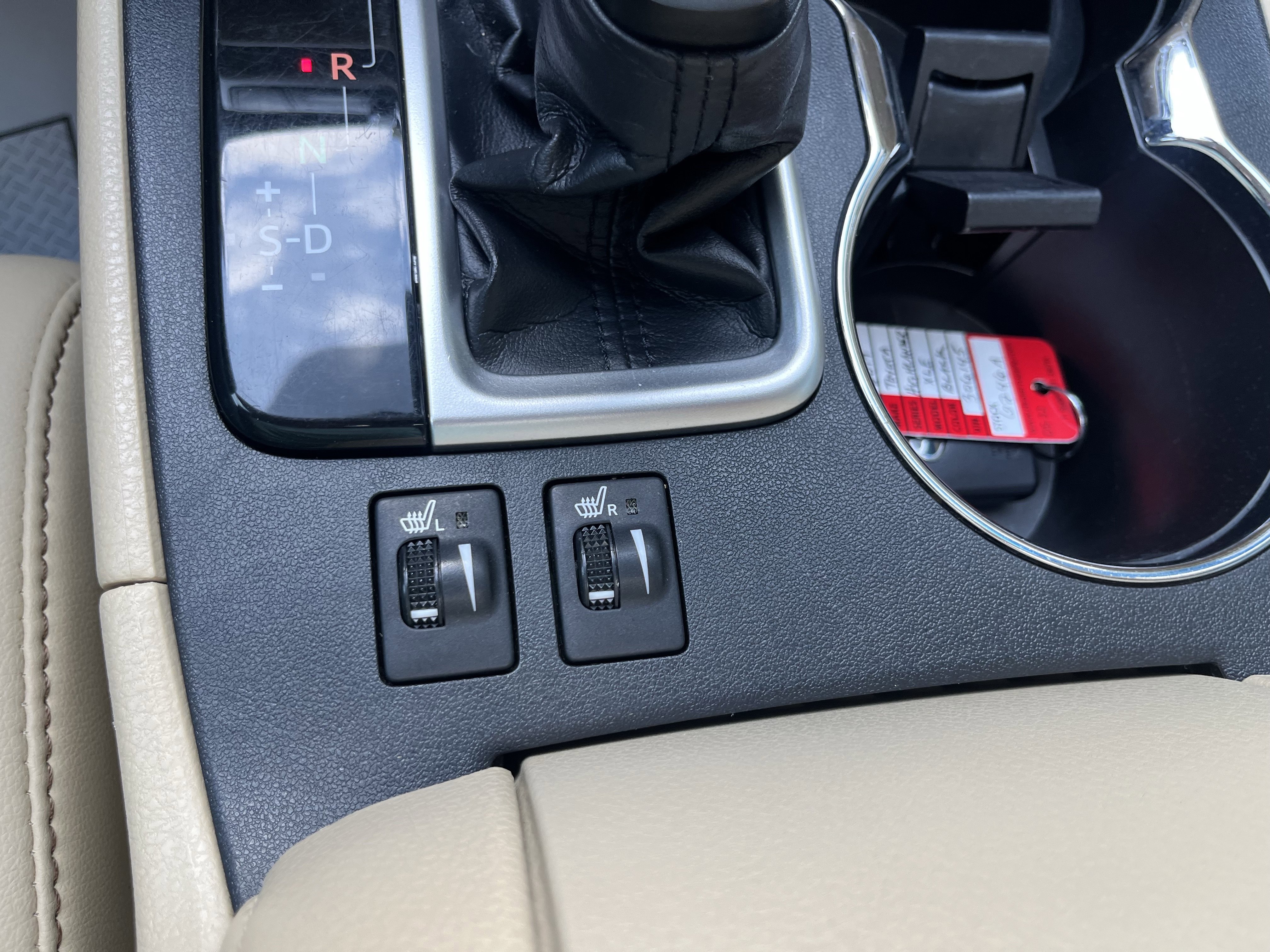 Used 2019 Toyota Highlander XLE FWD image 16