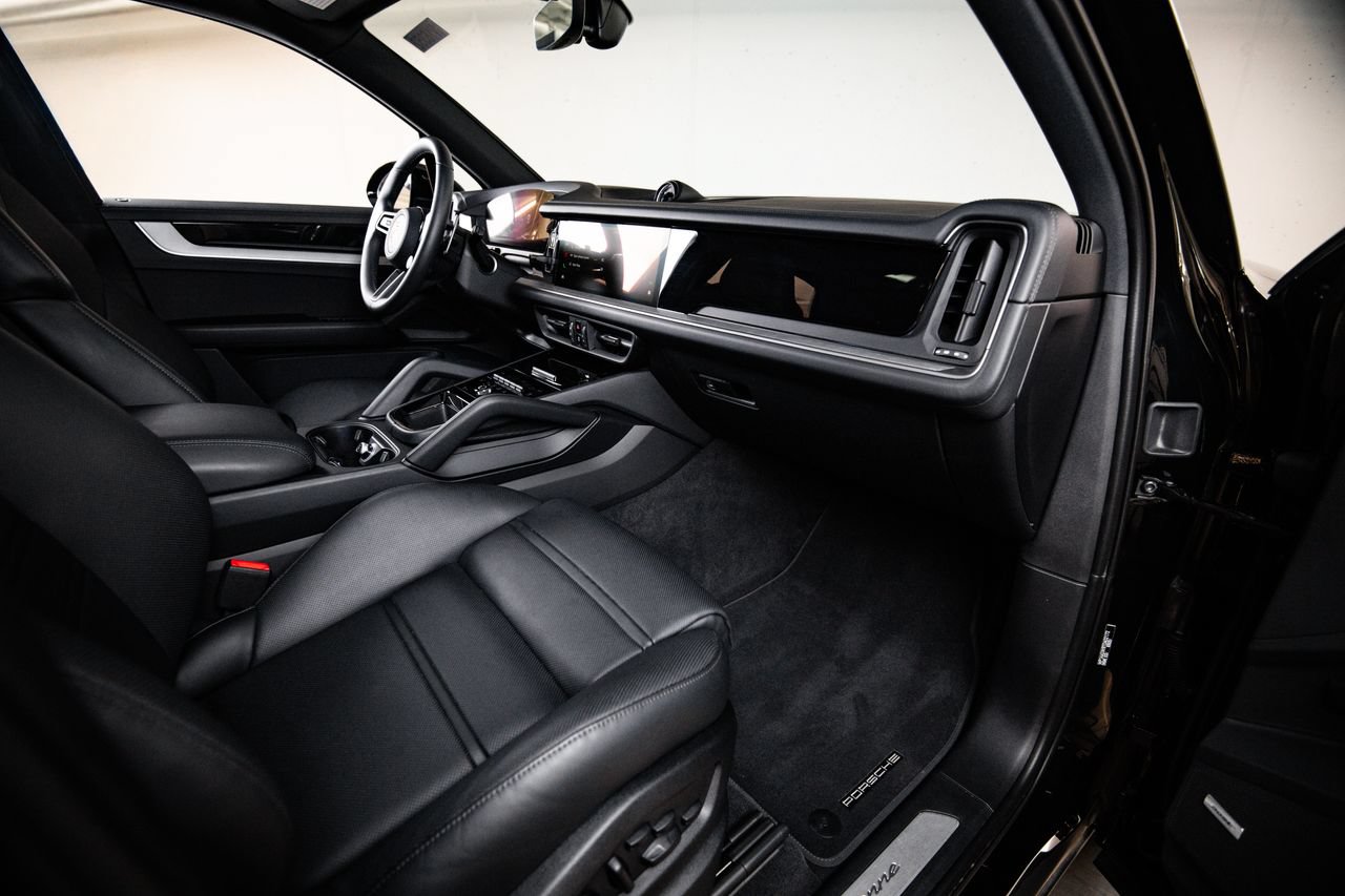 Certified 2026 Porsche Cayenne AWD/4WD image 28