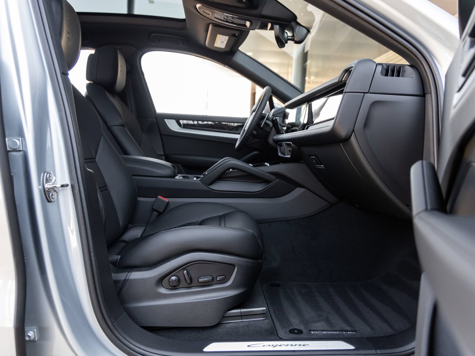Certified 2026 Porsche Cayenne E-Hybrid Coupe AWD/4WD image 43