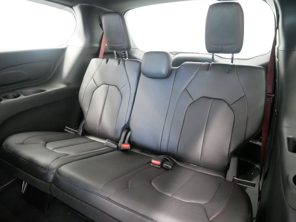 New 2027 Chrysler Pacifica Select AWD/4WD image 14