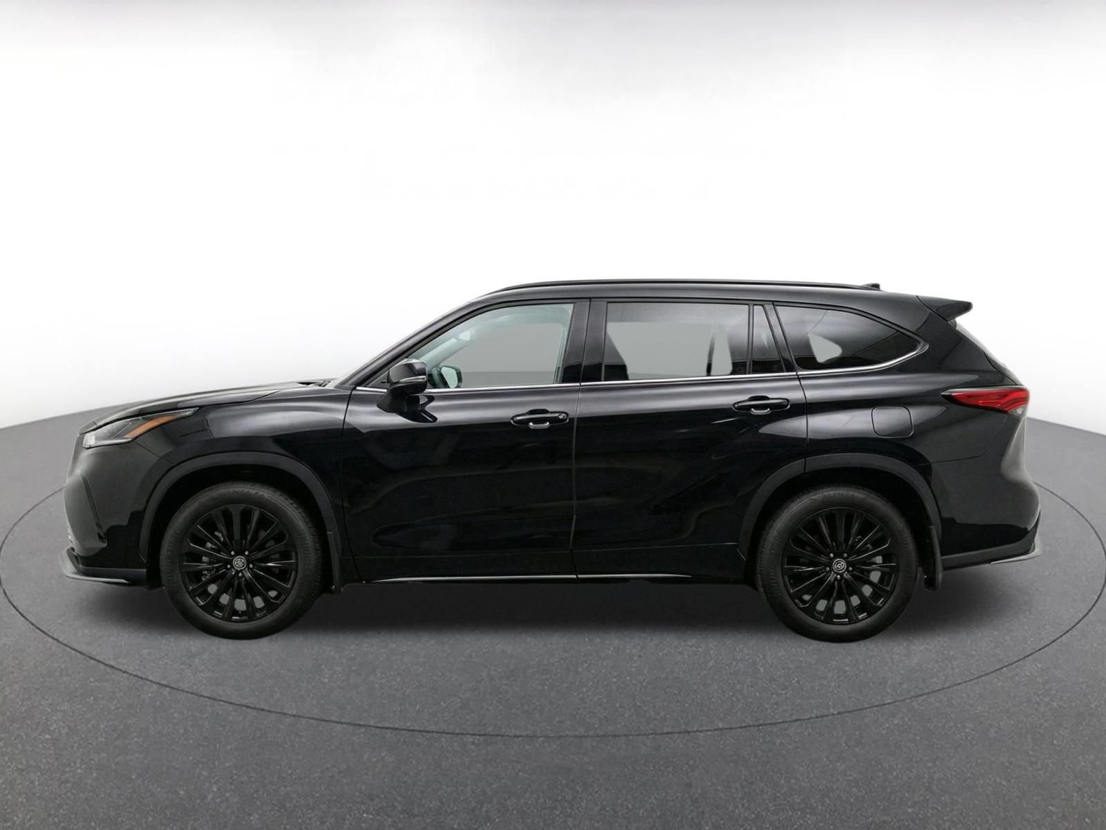 Used 2025 Toyota Highlander XSE AWD/4WD image 4