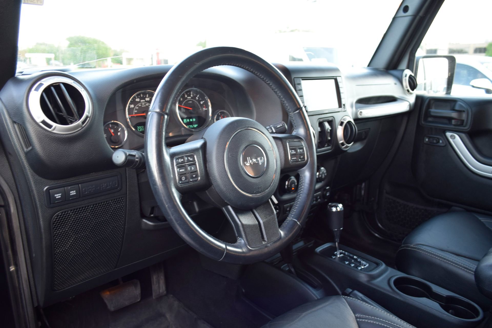 Used 2018 Jeep Wrangler Unlimited Rubicon w/ Connectivity Group image 14