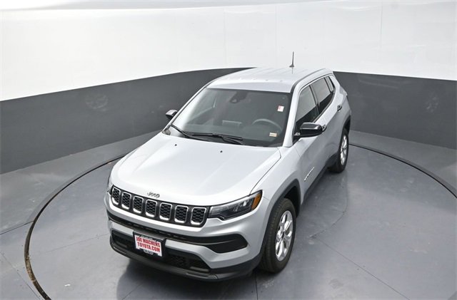 Used 2025 Jeep Compass Sport image 21