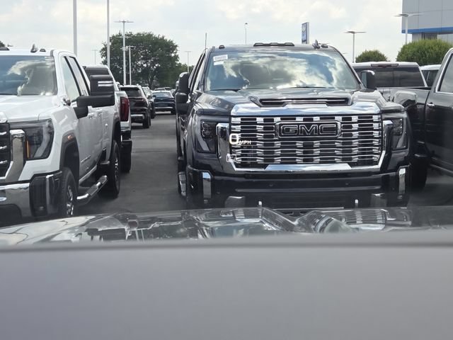 New 2026 GMC Yukon XL AT4 w/ AT4 Premium Package AWD/4WD image 8