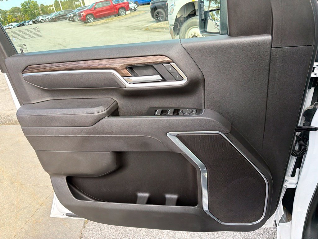 Used 2025 Chevrolet Silverado 2500 LT w/ Convenience Package AWD/4WD image 36