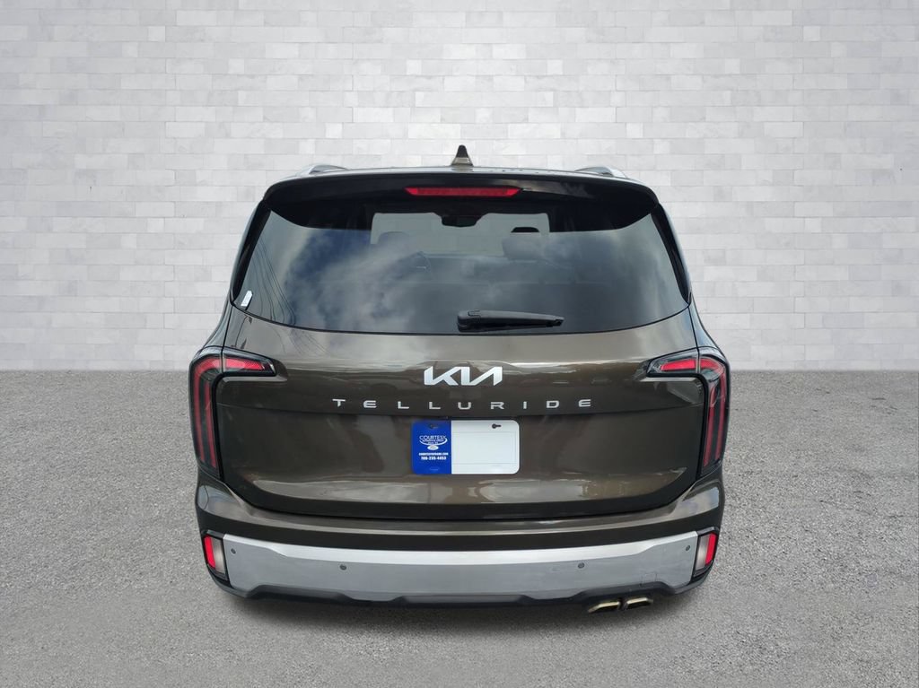 Used 2023 Kia Telluride EX w/ EX Captain's Chair Package FWD image 6