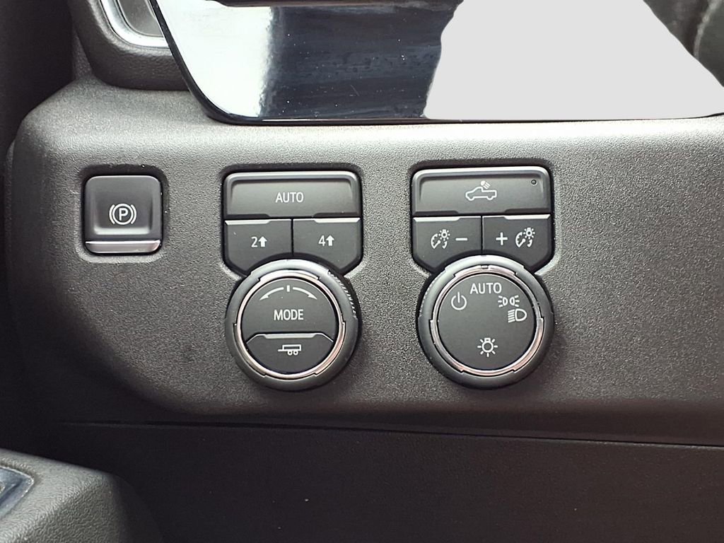 Used 2024 Chevrolet Silverado 1500 LT AWD/4WD image 15