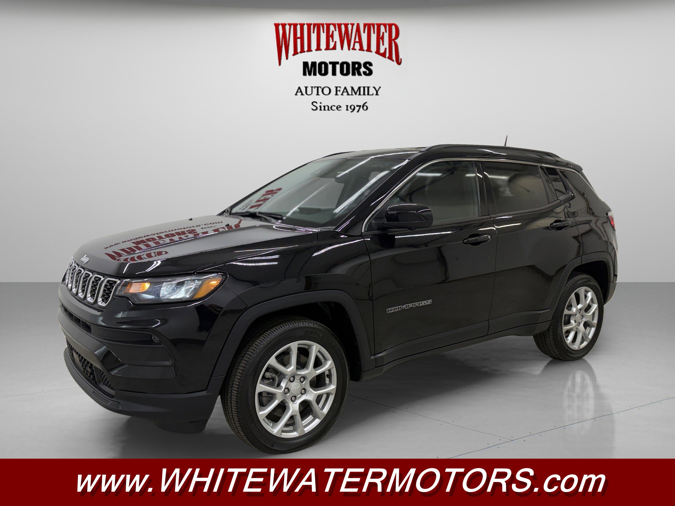 Used 2024 Jeep Compass Latitude image 1