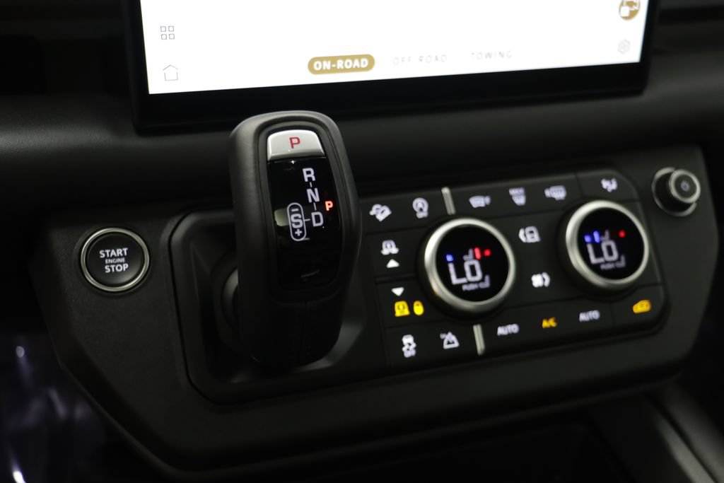Certified 2025 Land Rover Defender 110 X-Dynamic SE AWD/4WD image 13