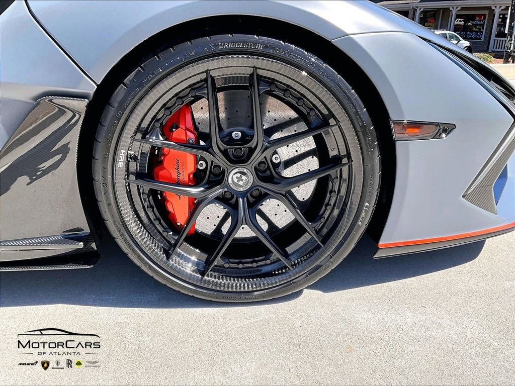 Used 2025 Lamborghini Revuelto image 25