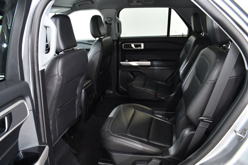 Used 2024 Ford Explorer XLT w/ Equipment Group 202A AWD/4WD image 16