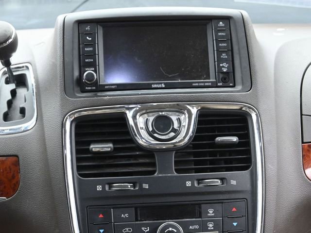 Used 2014 Chrysler Town & Country Touring-L w/ Driver Convenience Group image 26
