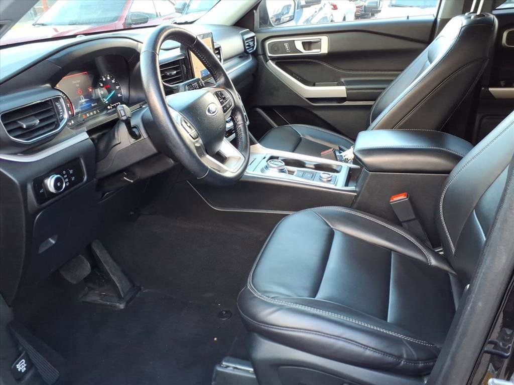 Used 2023 Ford Explorer XLT w/ Equipment Group 202A image 9
