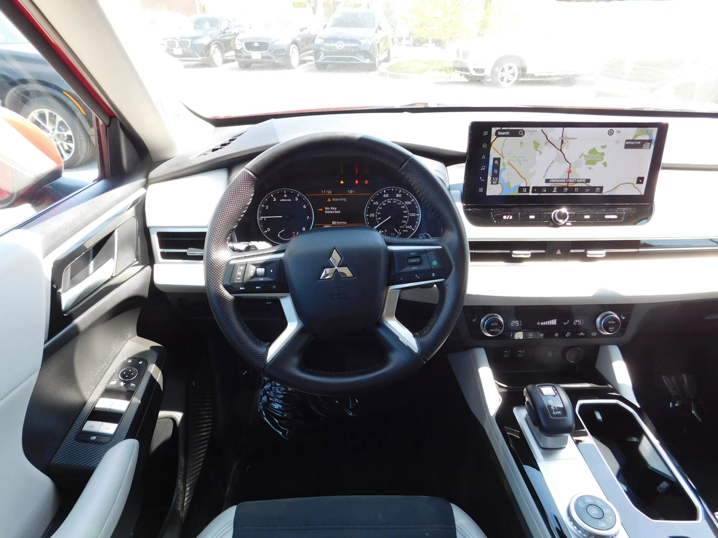 Used 2025 Mitsubishi Outlander SE image 15
