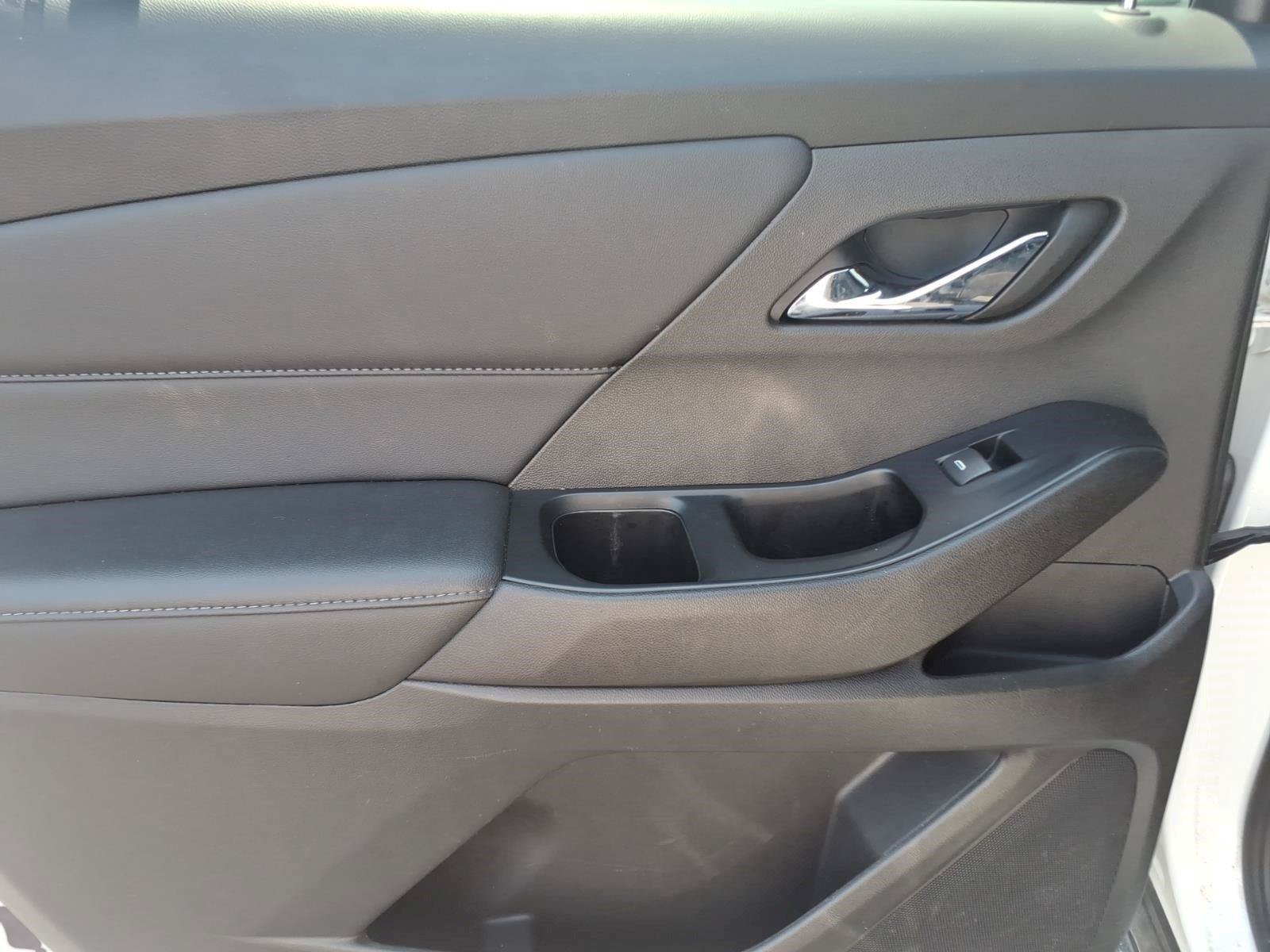 Used 2023 Chevrolet Traverse LT FWD image 11