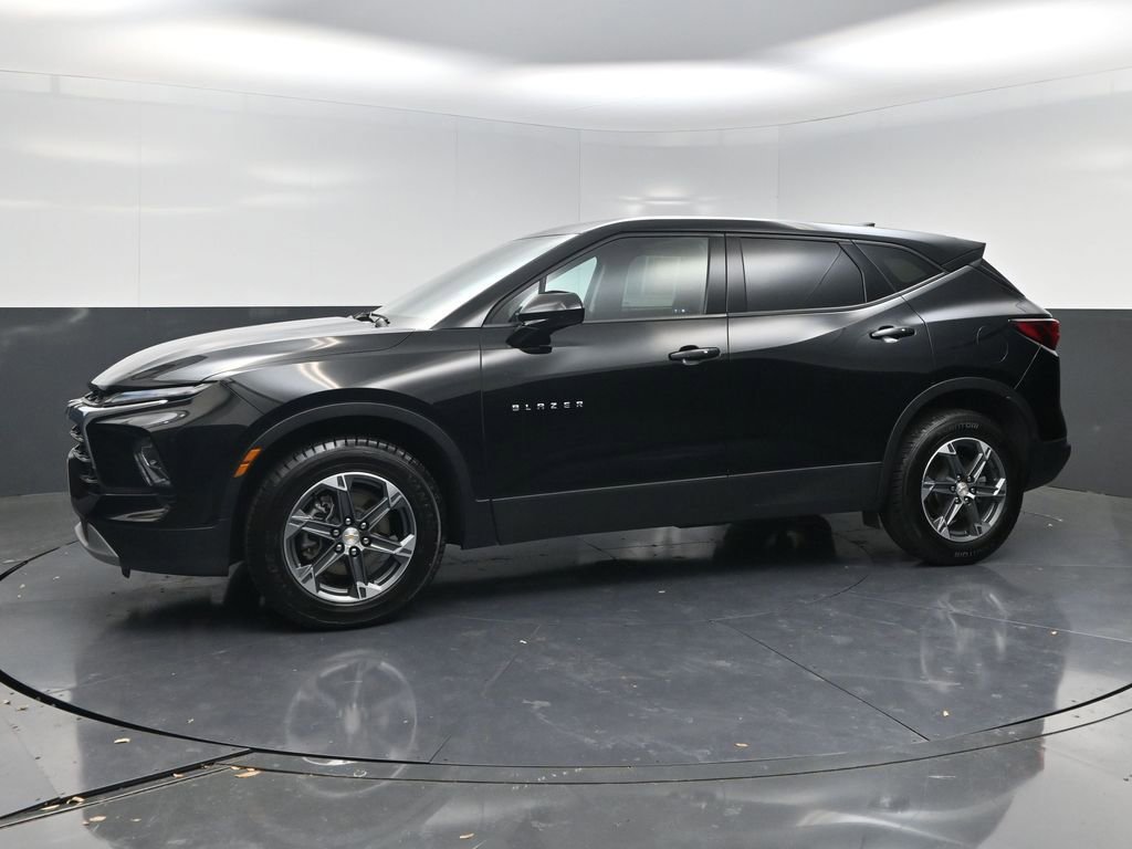 Used 2025 Chevrolet Blazer LT FWD image 3