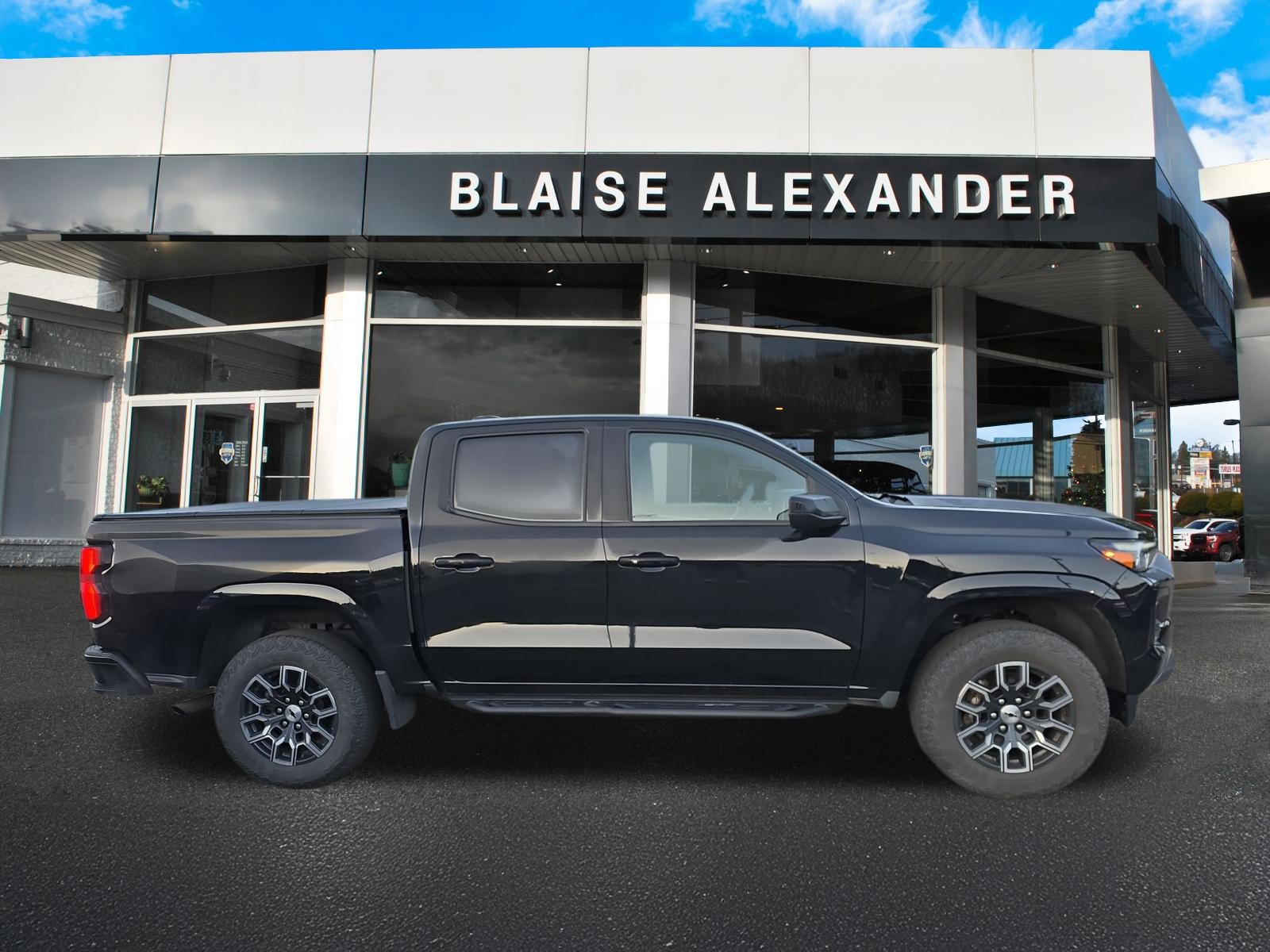 Used 2024 Chevrolet Colorado Z71 w/ Z71 Convenience Package 2 AWD/4WD image 2