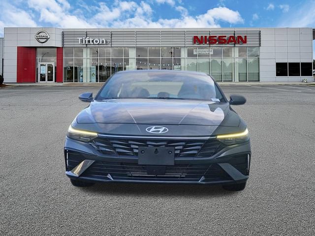 Used 2025 Hyundai Elantra SEL FWD image 2