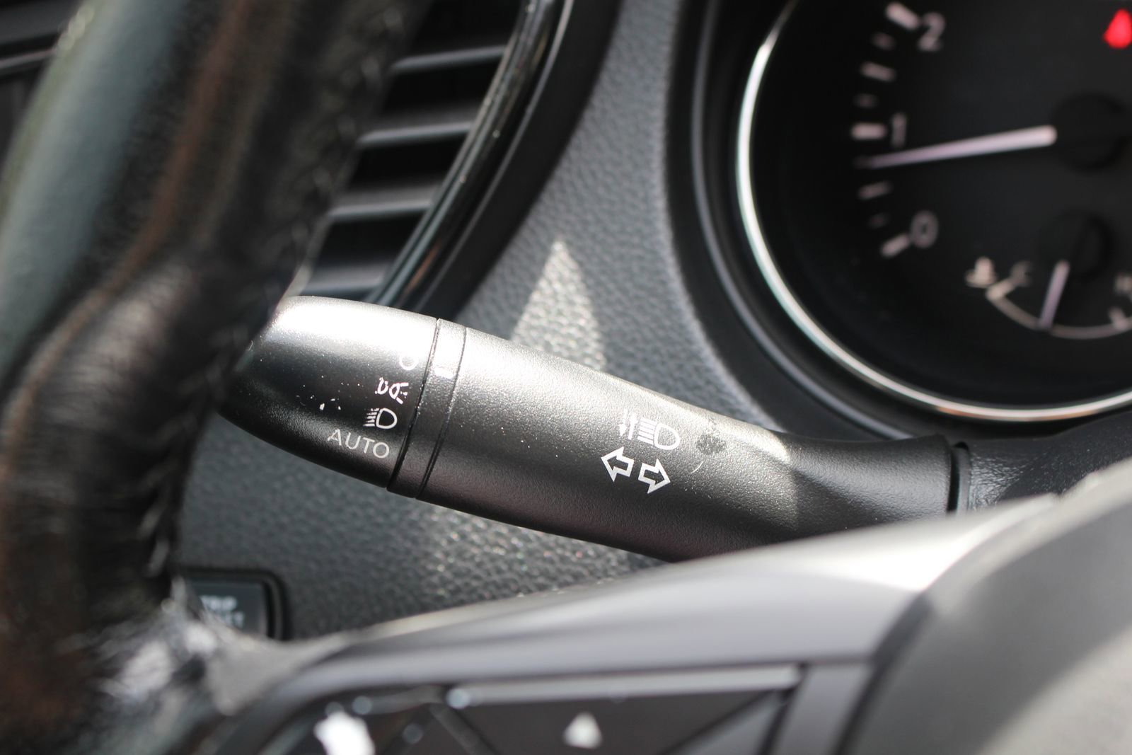 Used 2020 Nissan Rogue SV w/ Premium Package image 23