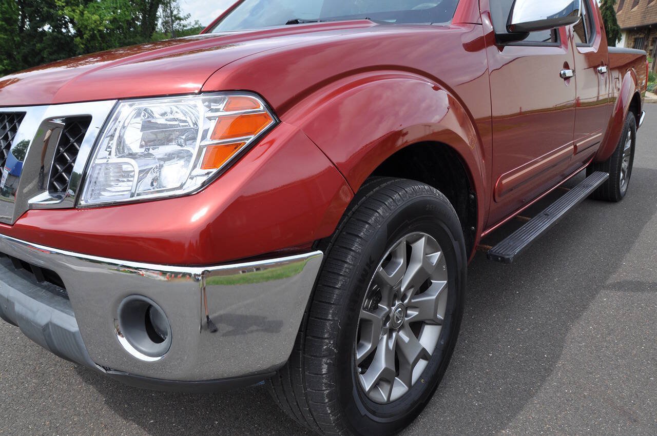 Used 2014 Nissan Frontier SL w/ SL Moonroof Package AWD/4WD image 3