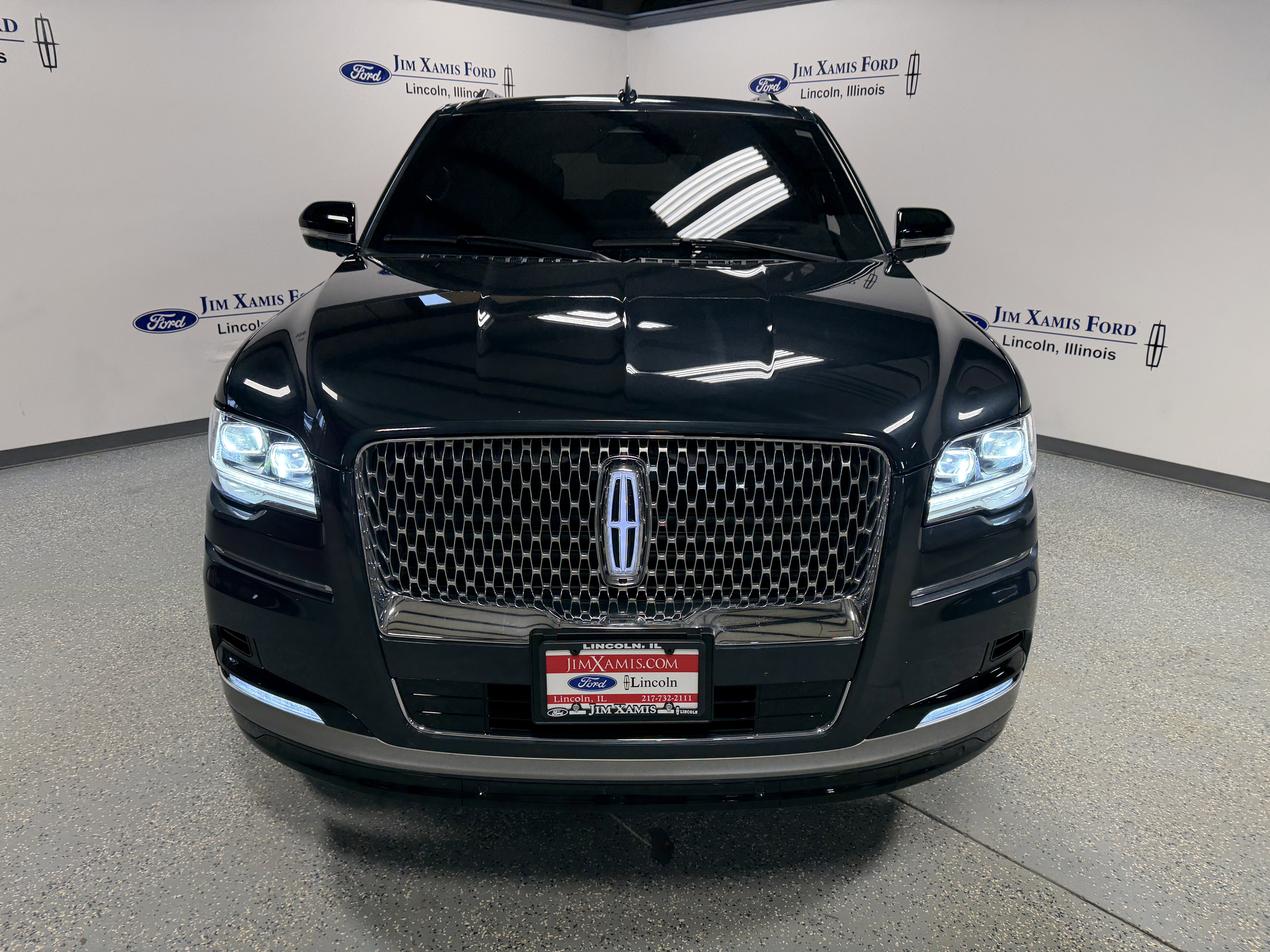 Used 2024 Lincoln Navigator Reserve AWD/4WD image 2