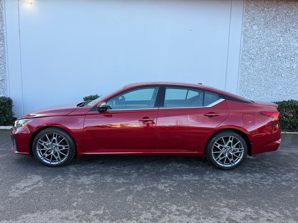 Used 2024 Nissan Altima 2.0 SR image 11