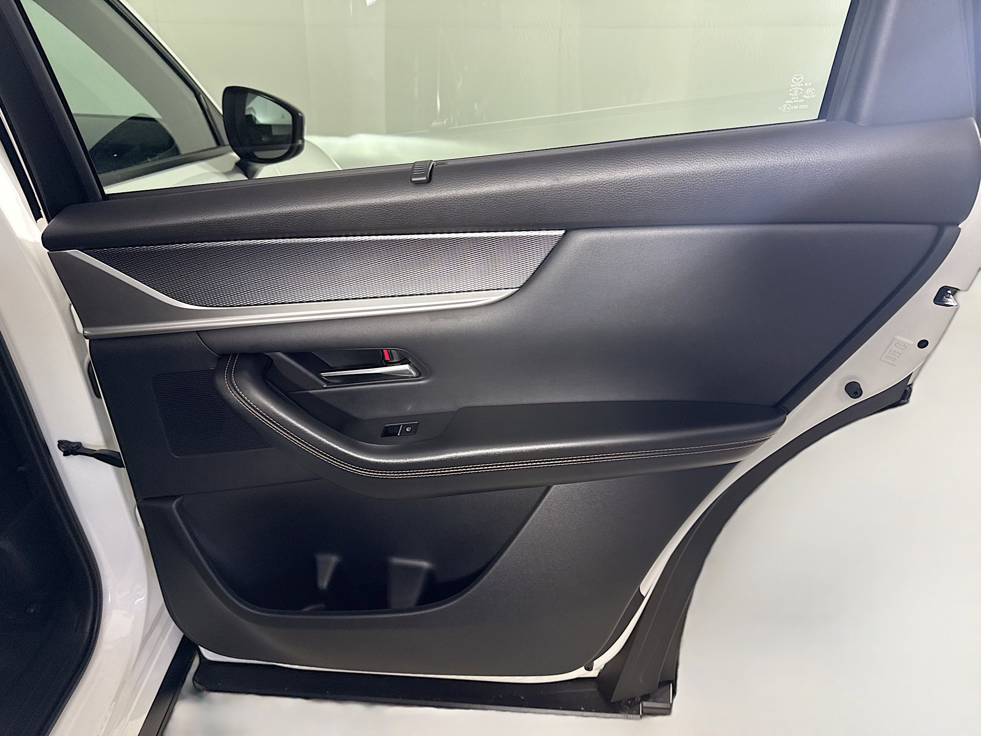 Used 2025 MAZDA CX-70 Plug-In Hybrid w/ Premium Plus image 28