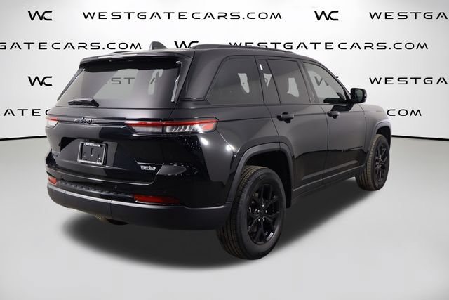 Used 2025 Jeep Grand Cherokee Altitude AWD/4WD image 41