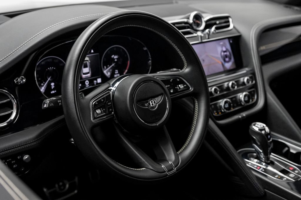 Used 2023 Bentley Bentayga Extended Wheelbase AWD/4WD image 22