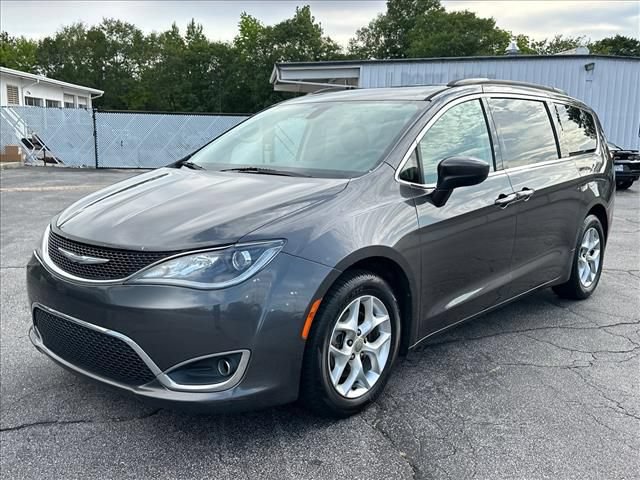 Used 2017 Chrysler Pacifica Touring Plus w/ Tire & Wheel Group FWD image 5