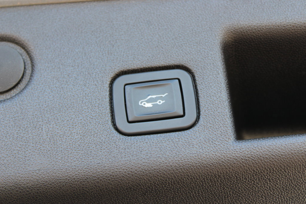 Used 2018 Chevrolet Equinox LT FWD image 22