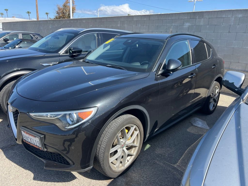 Used 2019 Alfa Romeo Stelvio Sport w/ Quick Order Package 22K Sport RWD image 4