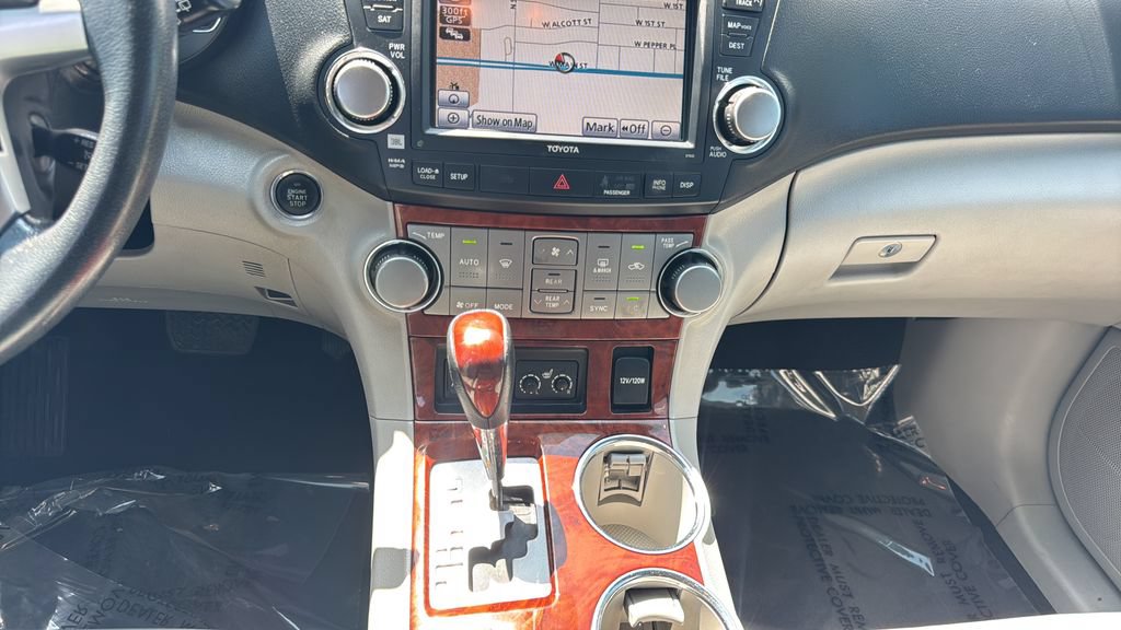 Used 2012 Toyota Highlander Limited w/ Tow Pkg FWD image 27