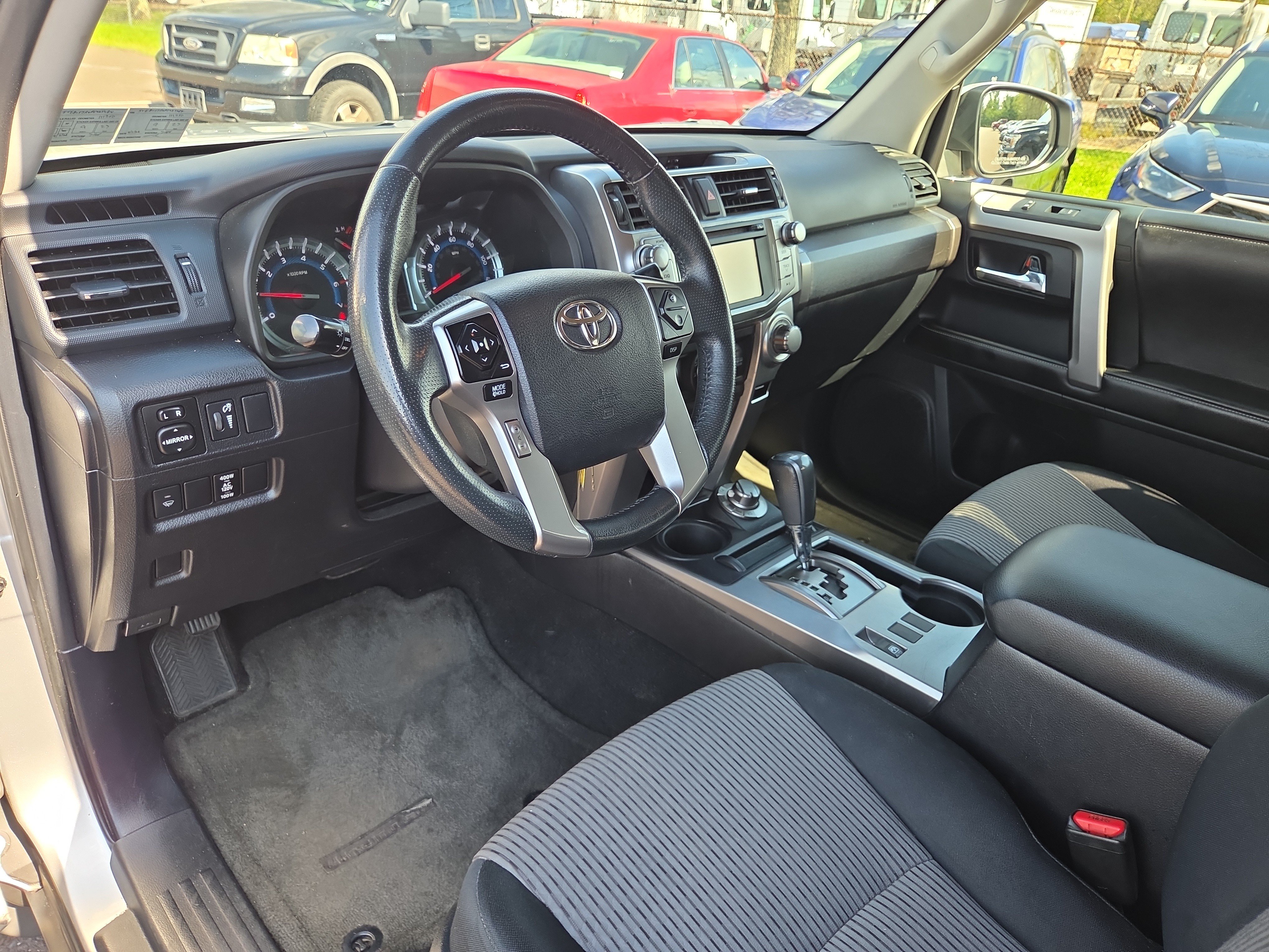 Used 2015 Toyota 4Runner SR5 AWD/4WD image 15