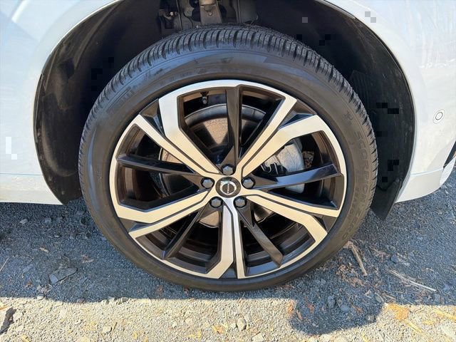 Used 2022 Volvo XC60 T8 R-Design w/ Advanced Package image 8