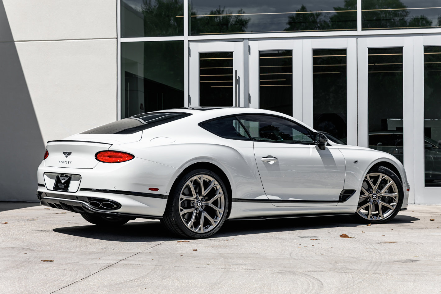 Used 2024 Bentley Continental GT V8 image 10