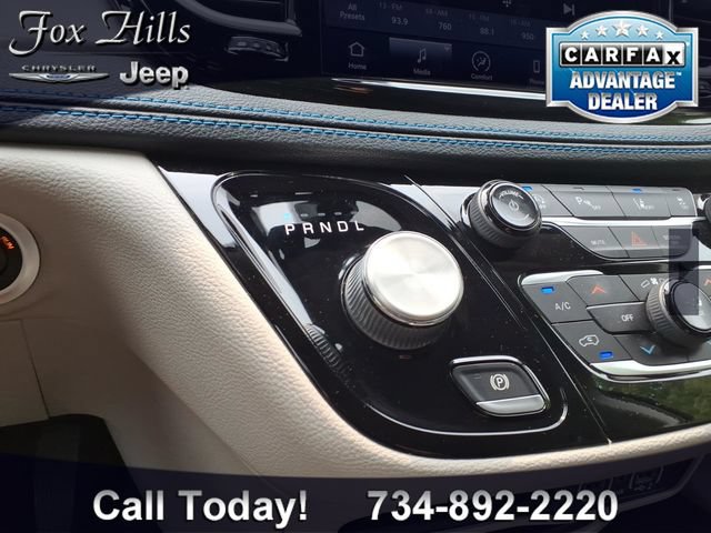 Used 2021 Chrysler Pacifica Touring-L FWD image 23