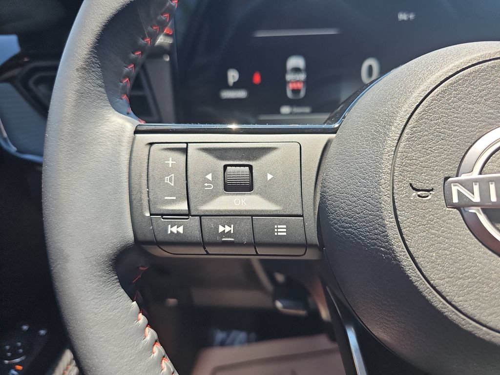 Used 2025 Nissan Kicks SR FWD image 17