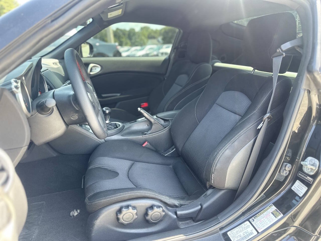 Used 2014 Nissan 370Z Coupe RWD image 15