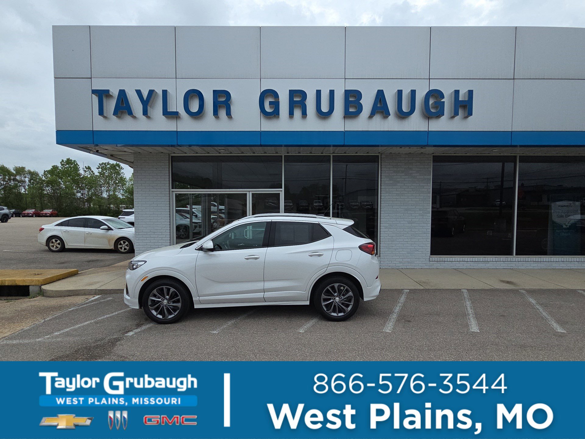 Certified 2022 Buick Encore GX Essence w/ Sport Touring Package image 1