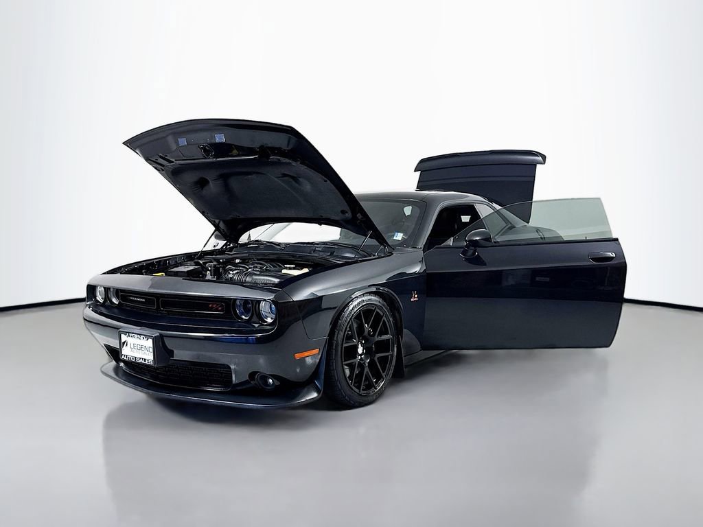 Used 2015 Dodge Challenger R/T Scat Pack w/ Scat Pack Appearance Package RWD image 22