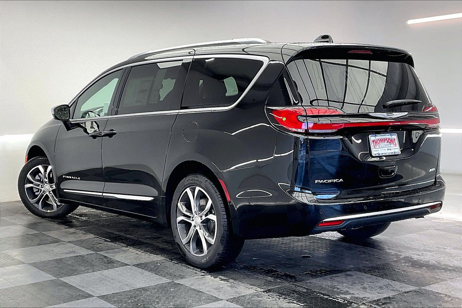 New 2026 Chrysler Pacifica Pinnacle AWD/4WD image 2