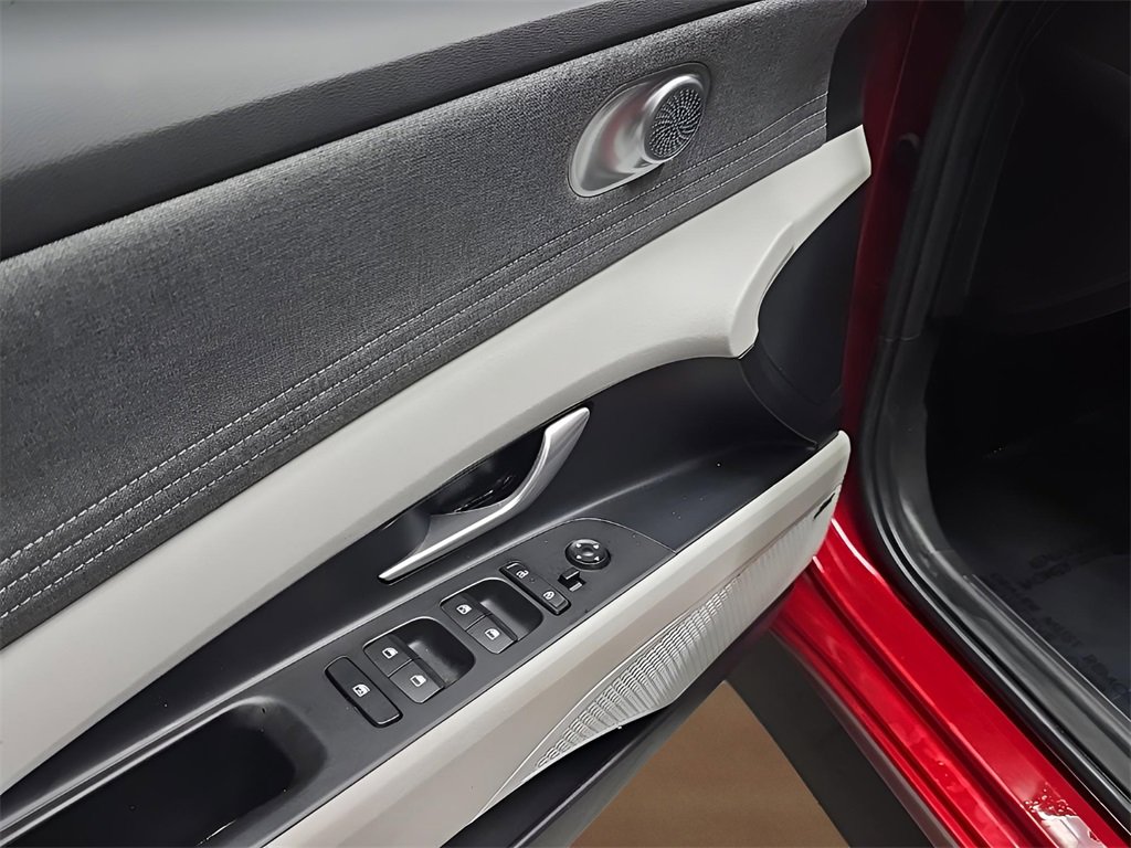 Certified 2024 Hyundai Elantra Limited image 10