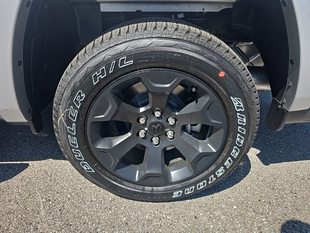 New 2026 RAM 1500 4x4 Crew Cab image 10