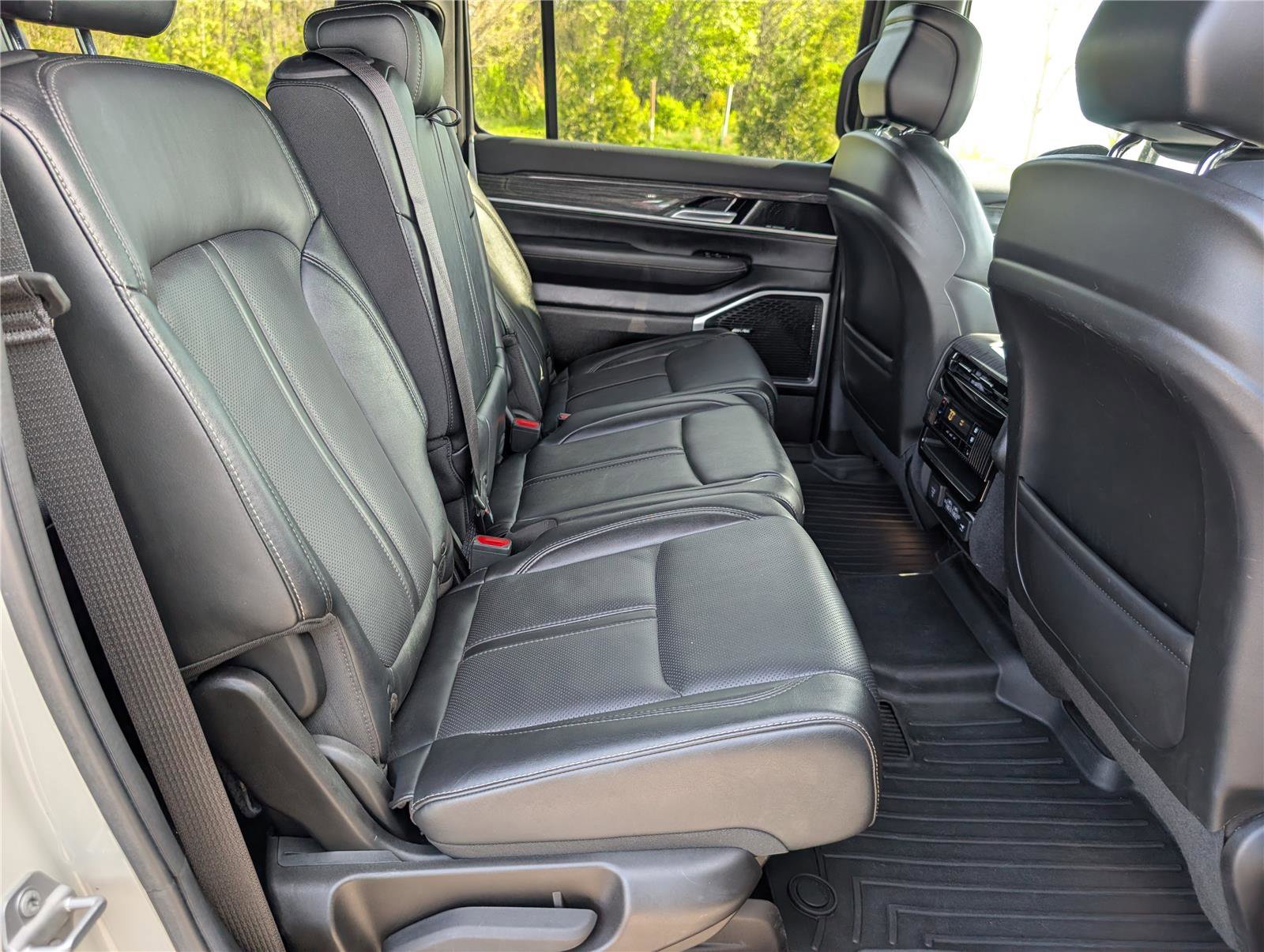 Used 2022 Jeep Wagoneer Series III image 12